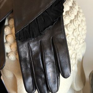 Neiman Marcus Black leather gloves size 8